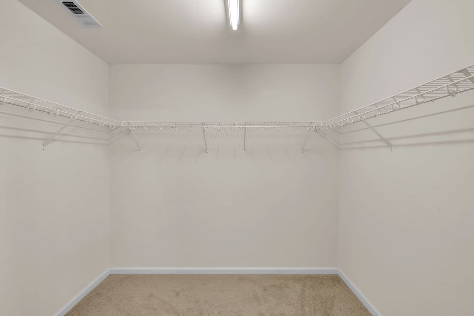 Williamsburg House: 303 Cheeseman Drive