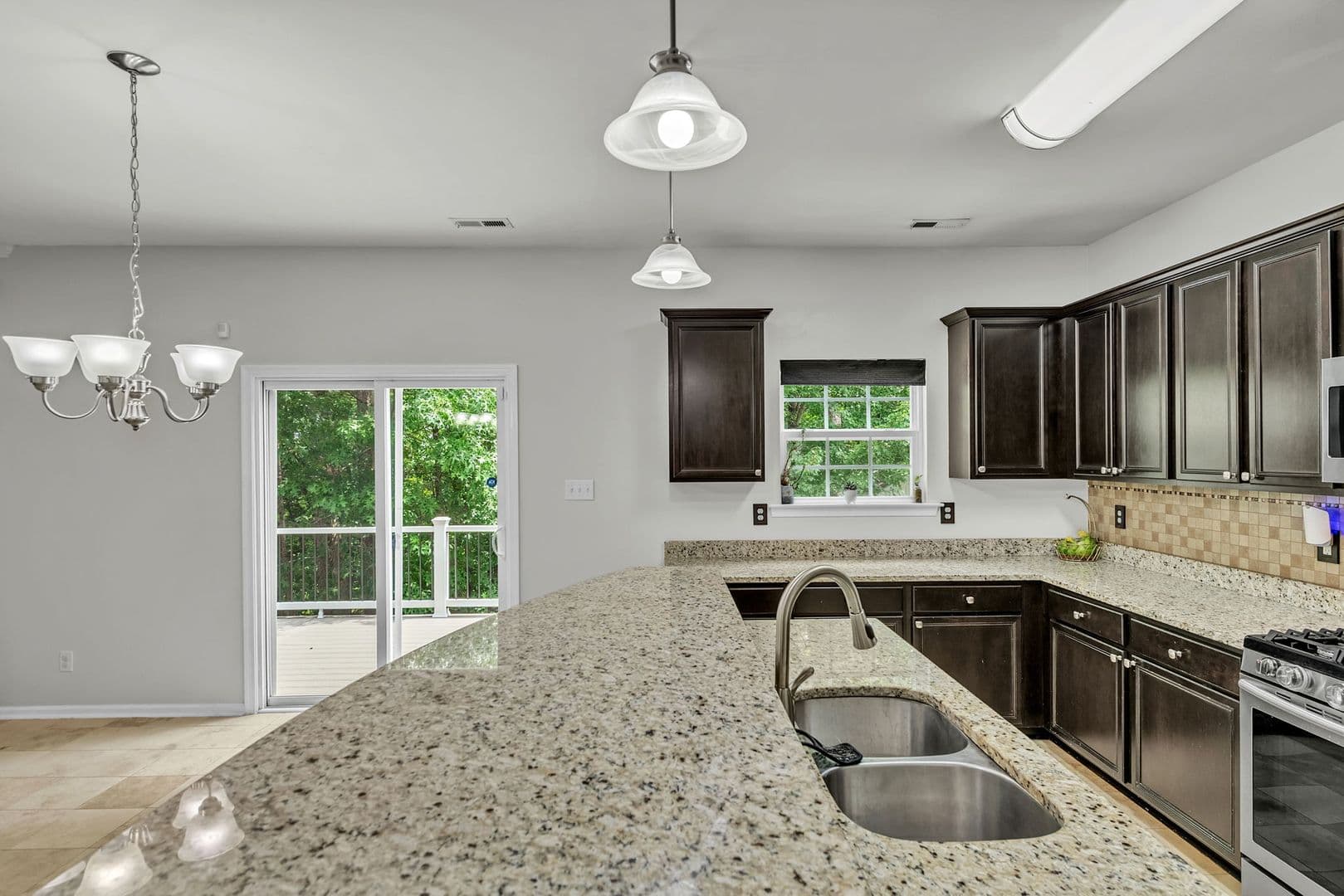 Williamsburg House: 303 Cheeseman Drive