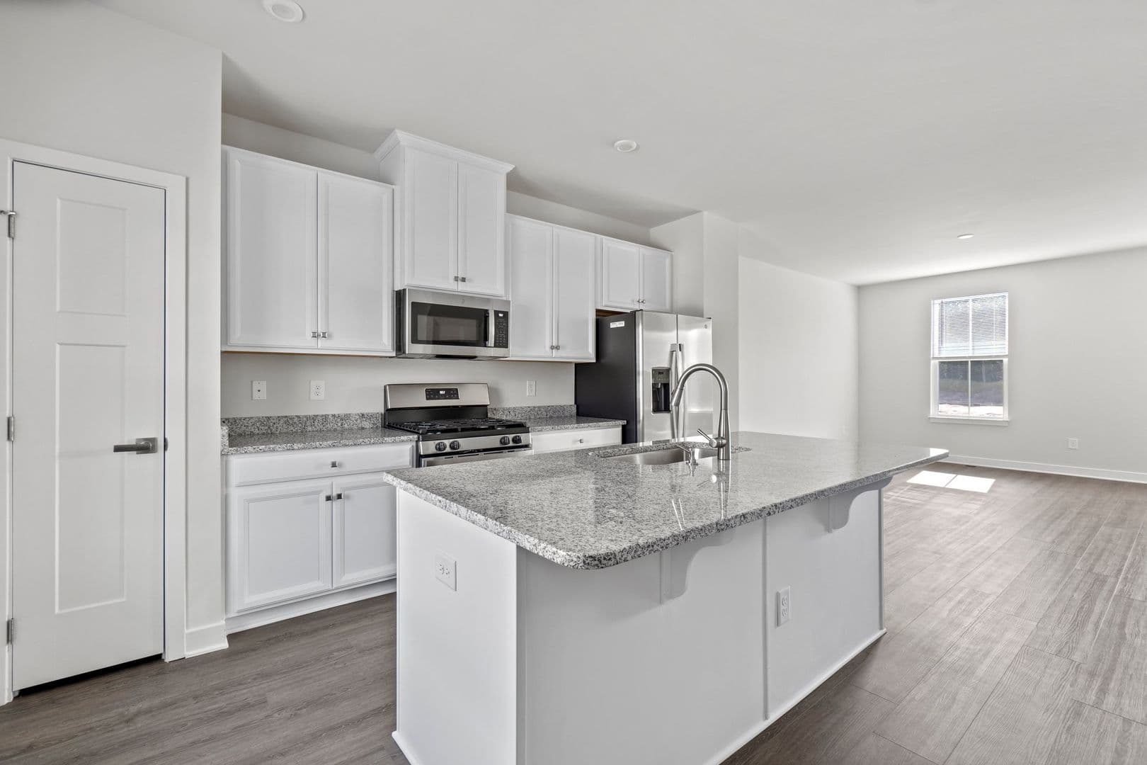 Poquoson Townhome: 109 Legacy Blvd