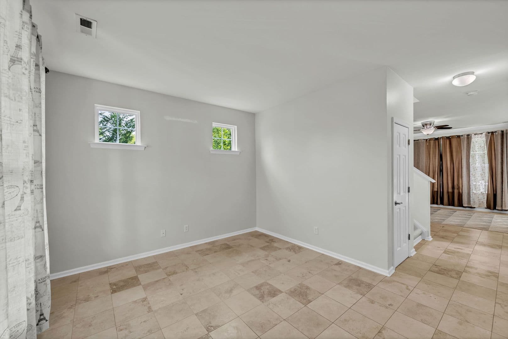 Williamsburg House: 303 Cheeseman Drive