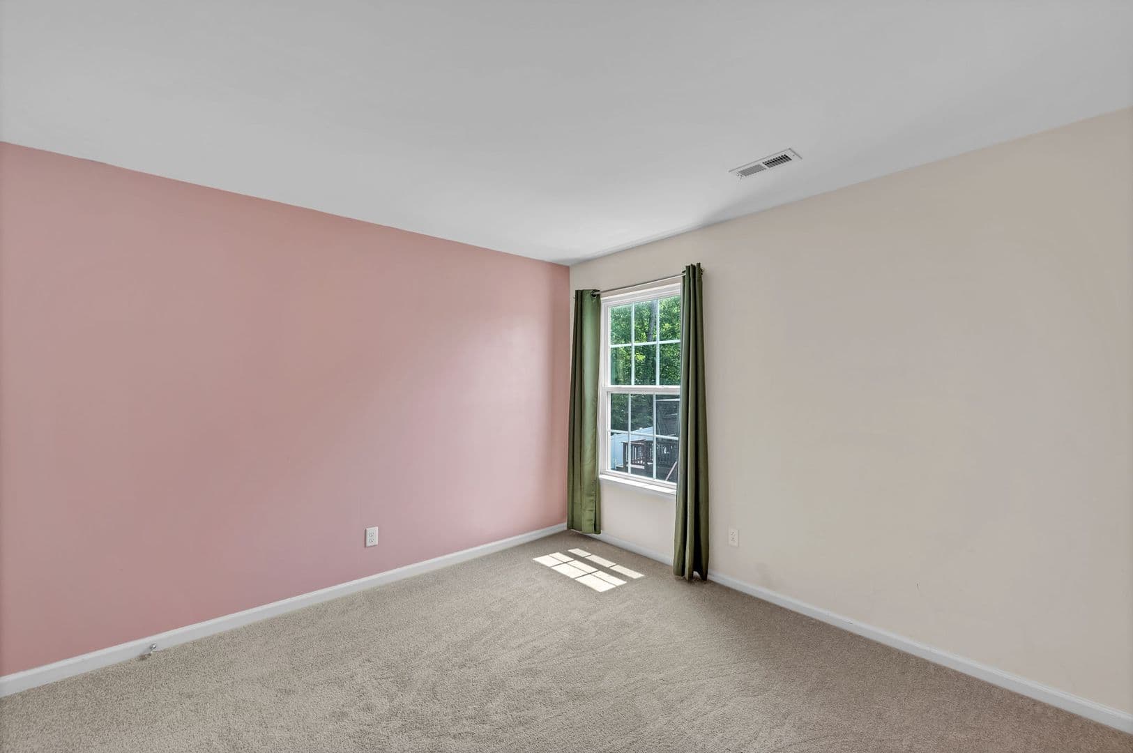Williamsburg House: 303 Cheeseman Drive