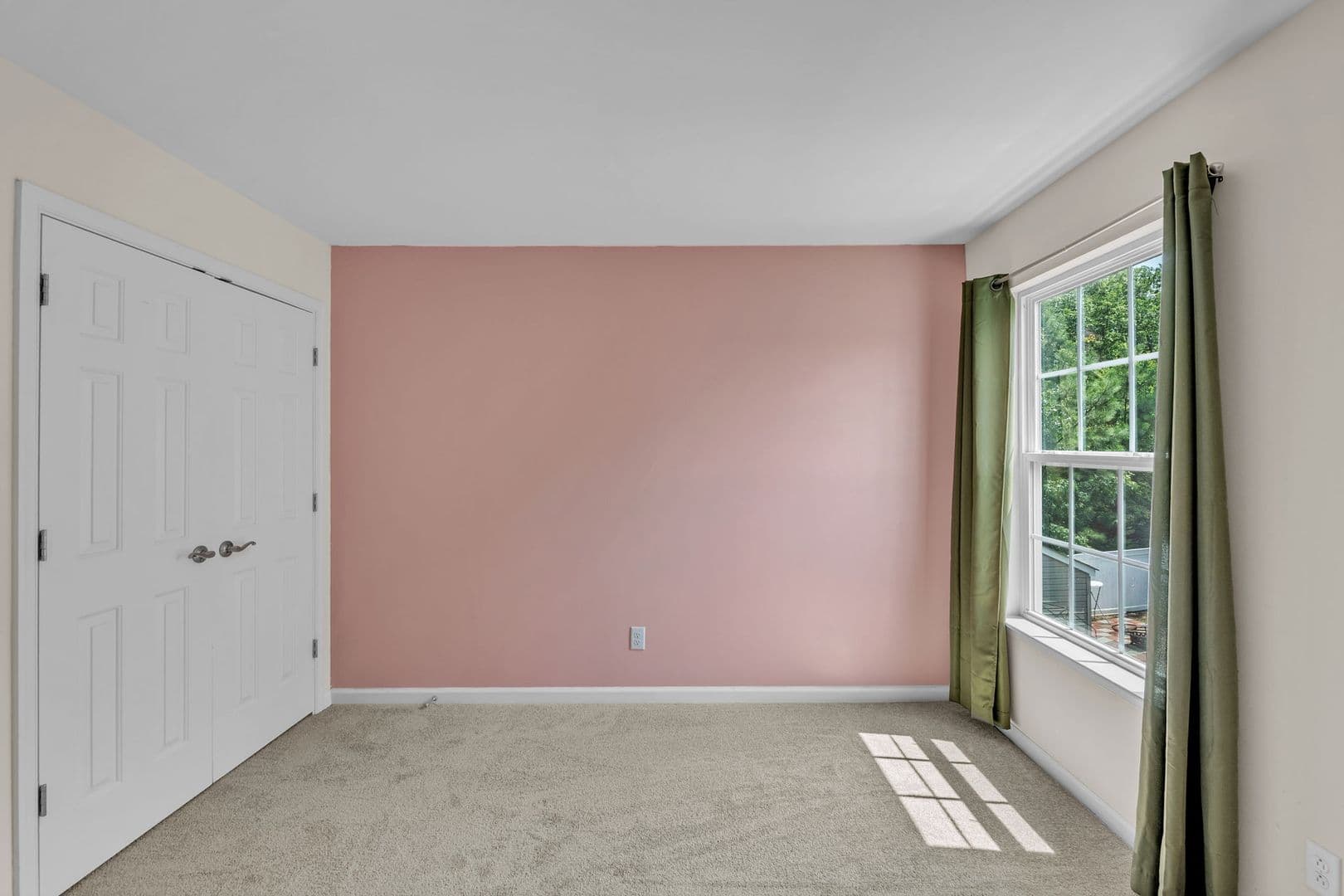 Williamsburg House: 303 Cheeseman Drive