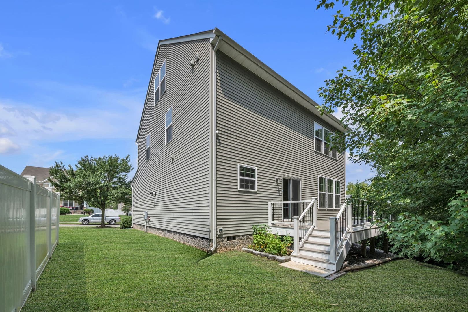 Williamsburg House: 303 Cheeseman Drive