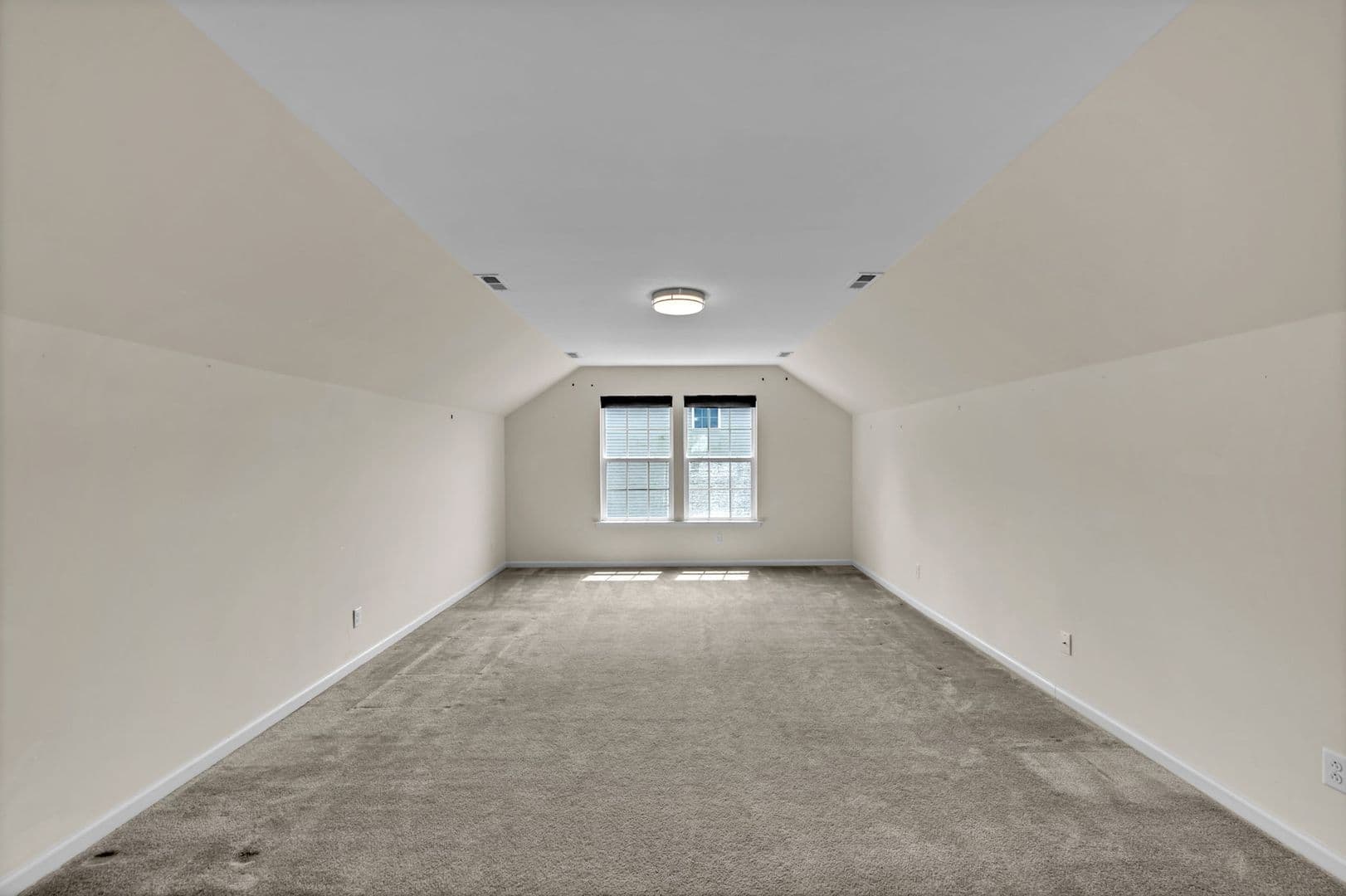 Williamsburg House: 303 Cheeseman Drive