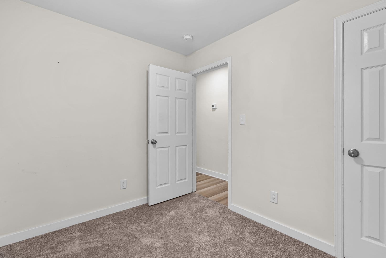 Williamsburg House: 5472 Olde Towne Rd