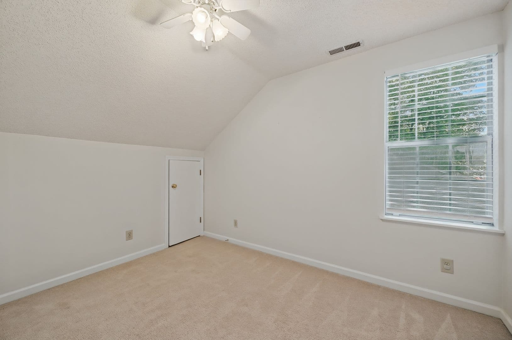 Yorktown House: 203 Lynns Way