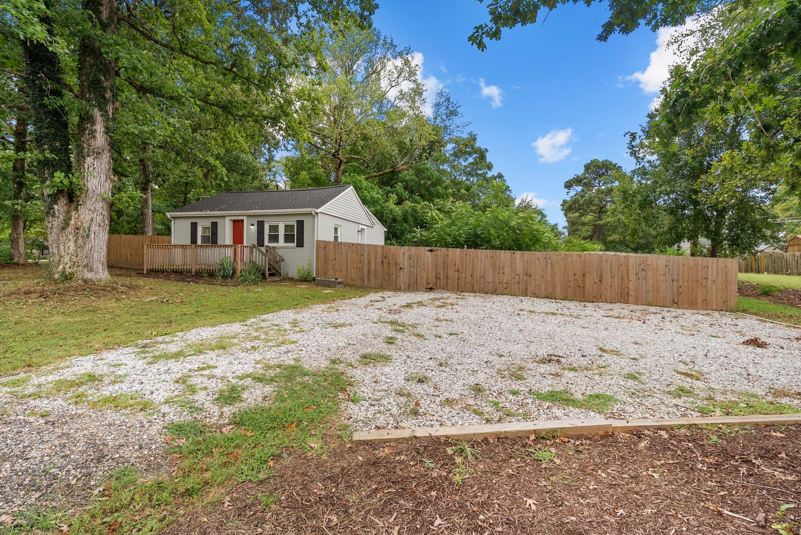 Williamsburg House: 5472 Olde Towne Rd