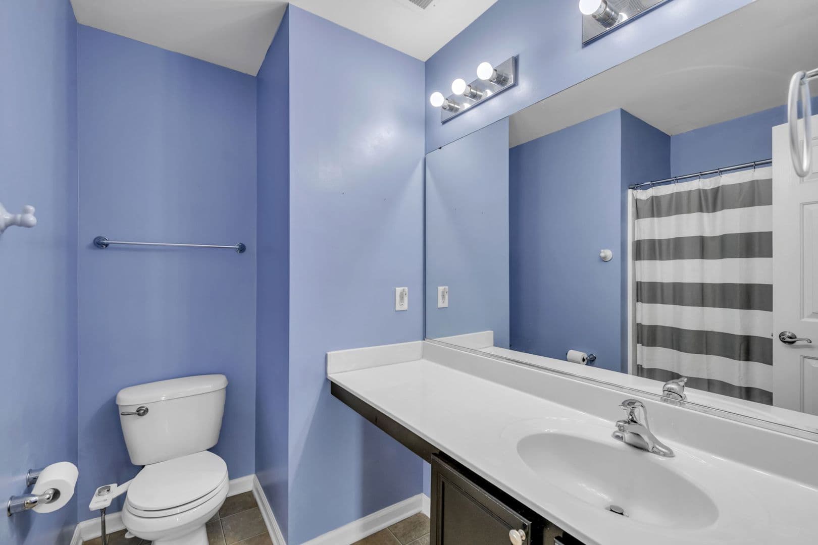 Williamsburg House: 303 Cheeseman Drive