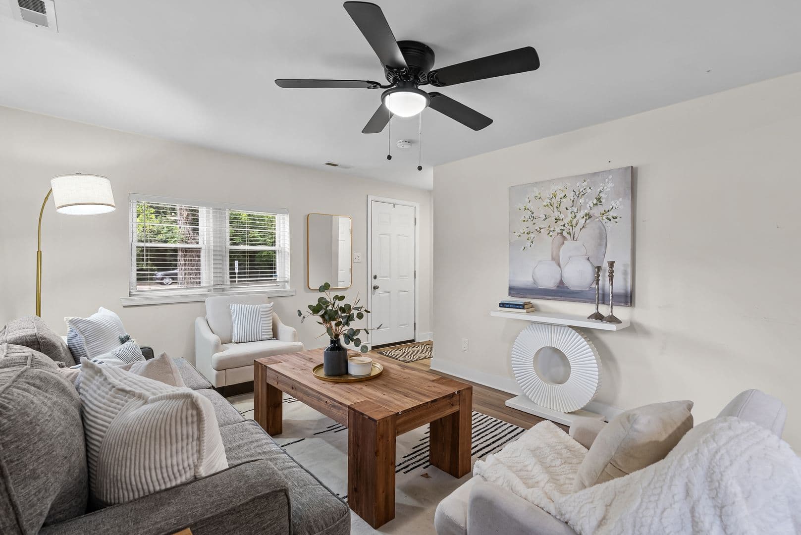 Williamsburg House: 5472 Olde Towne Rd