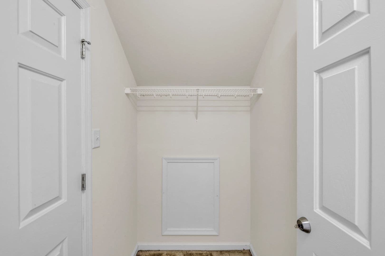 Williamsburg House: 303 Cheeseman Drive