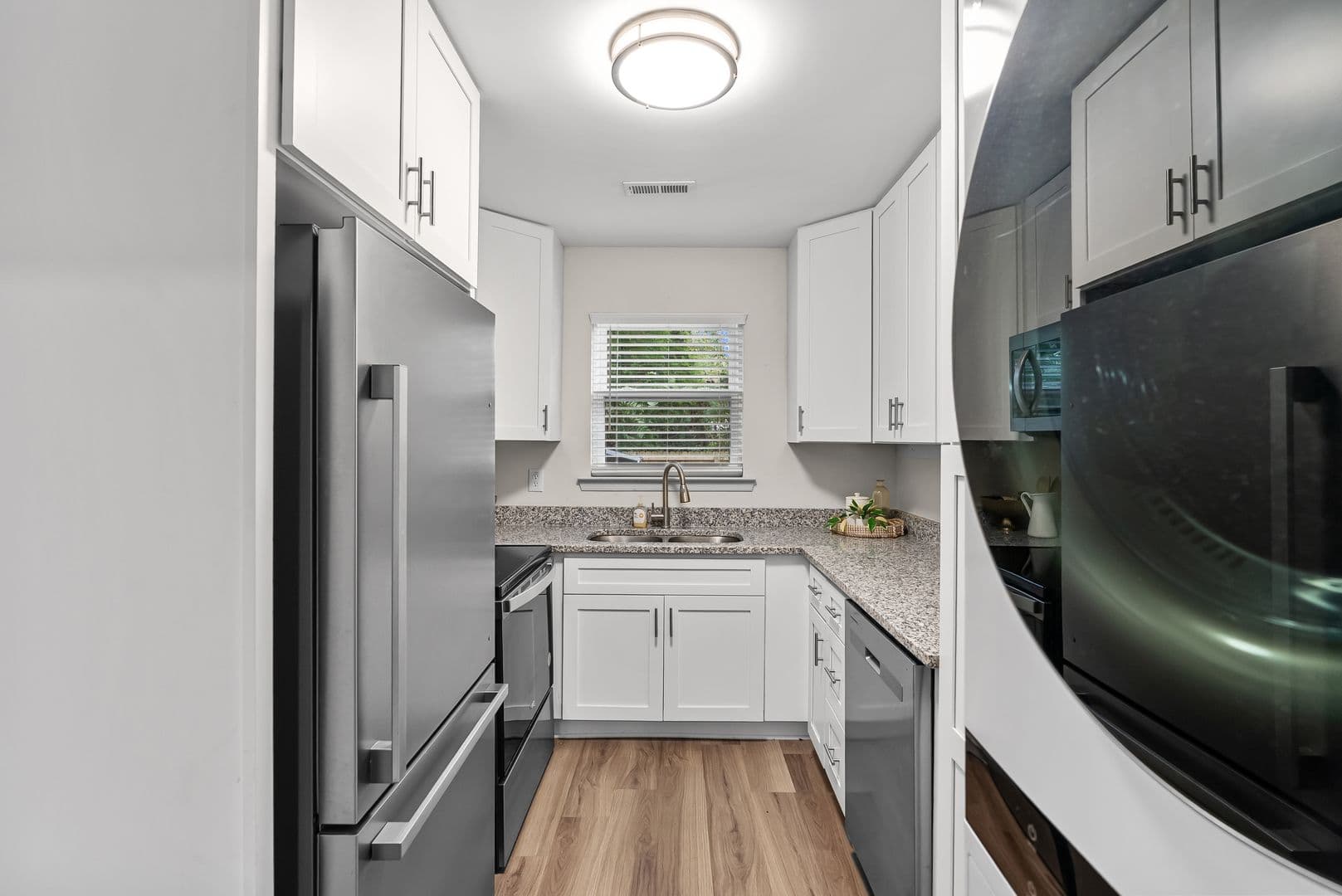 Williamsburg House: 5472 Olde Towne Rd