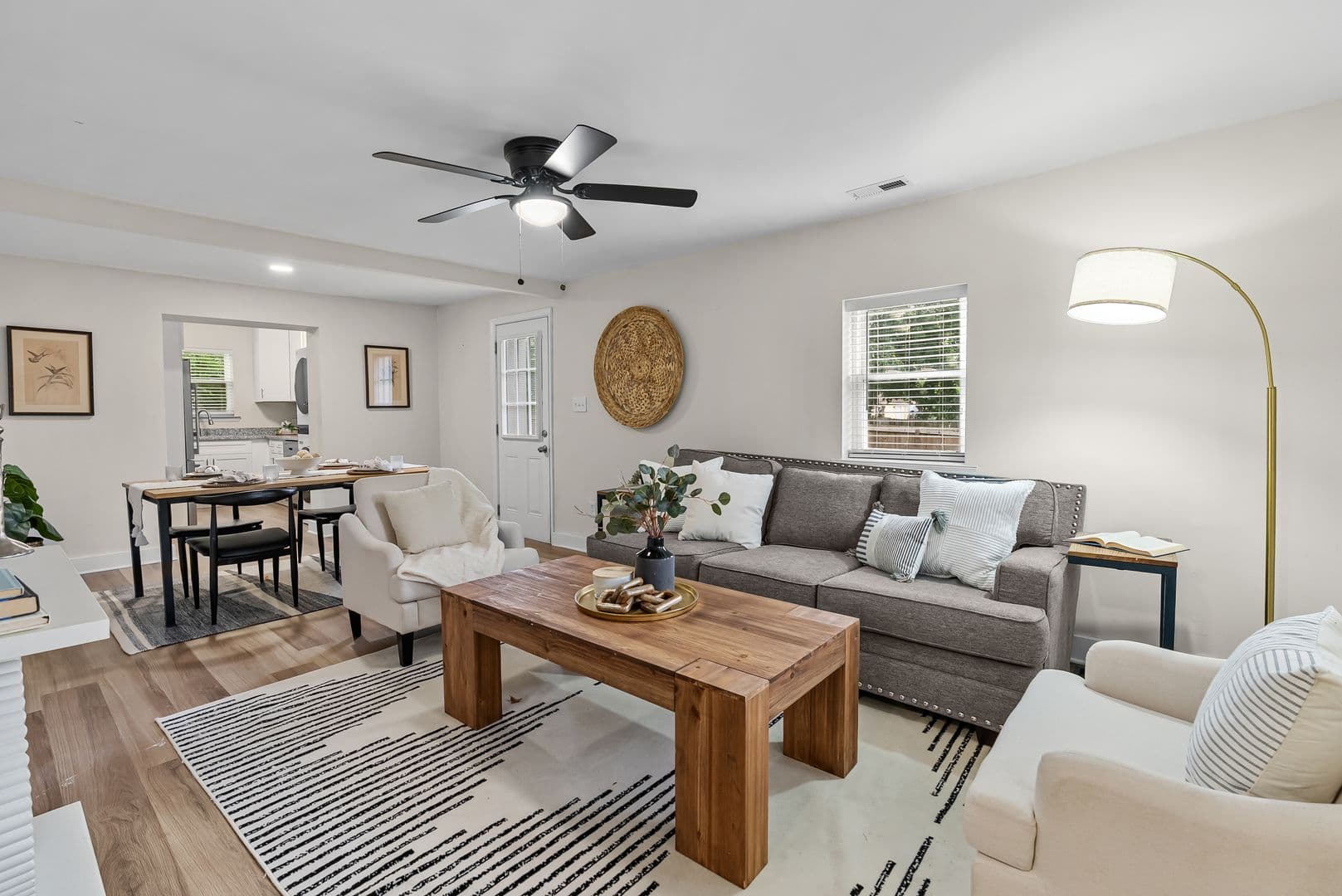 Williamsburg House: 5472 Olde Towne Rd