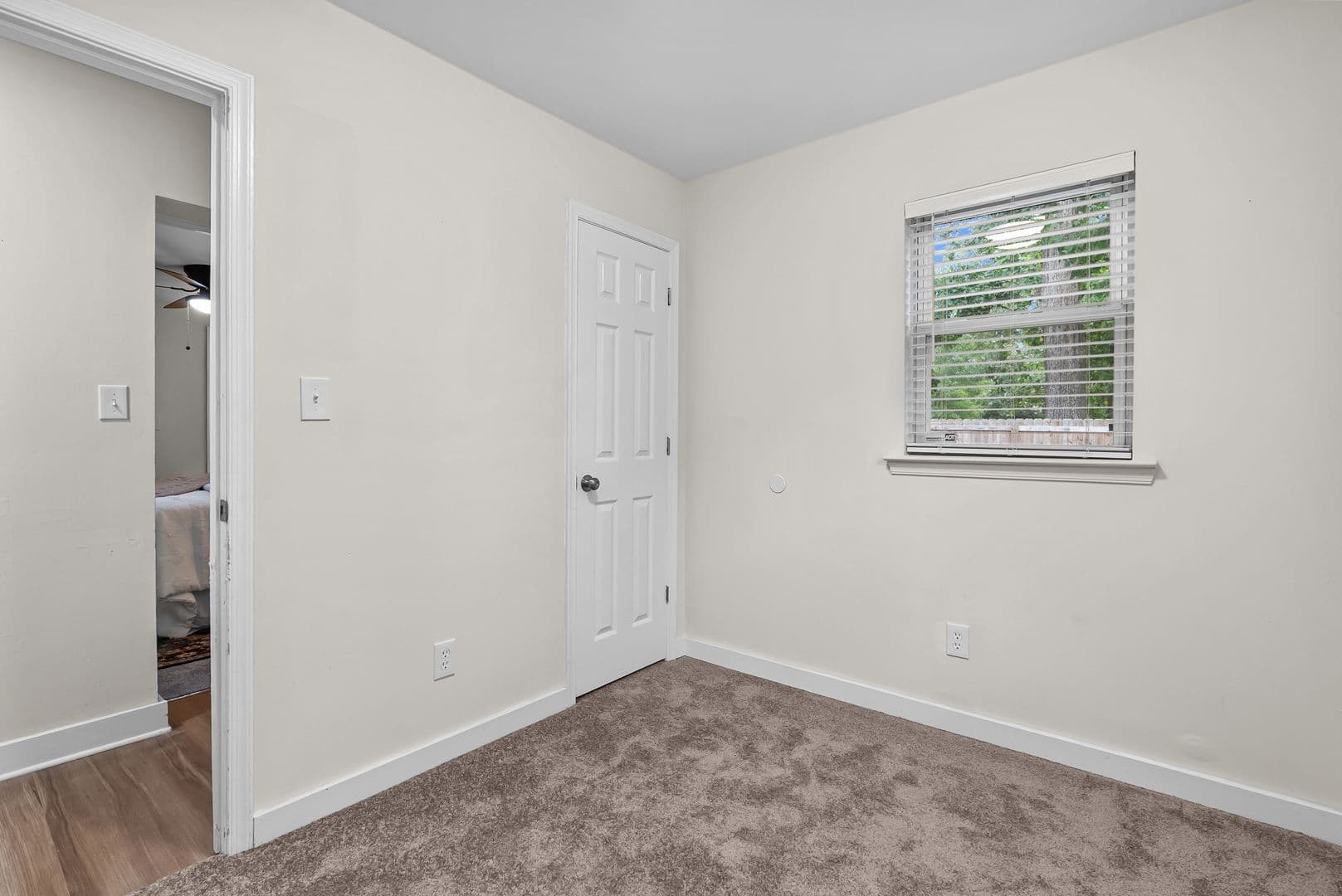 Williamsburg House: 5472 Olde Towne Rd