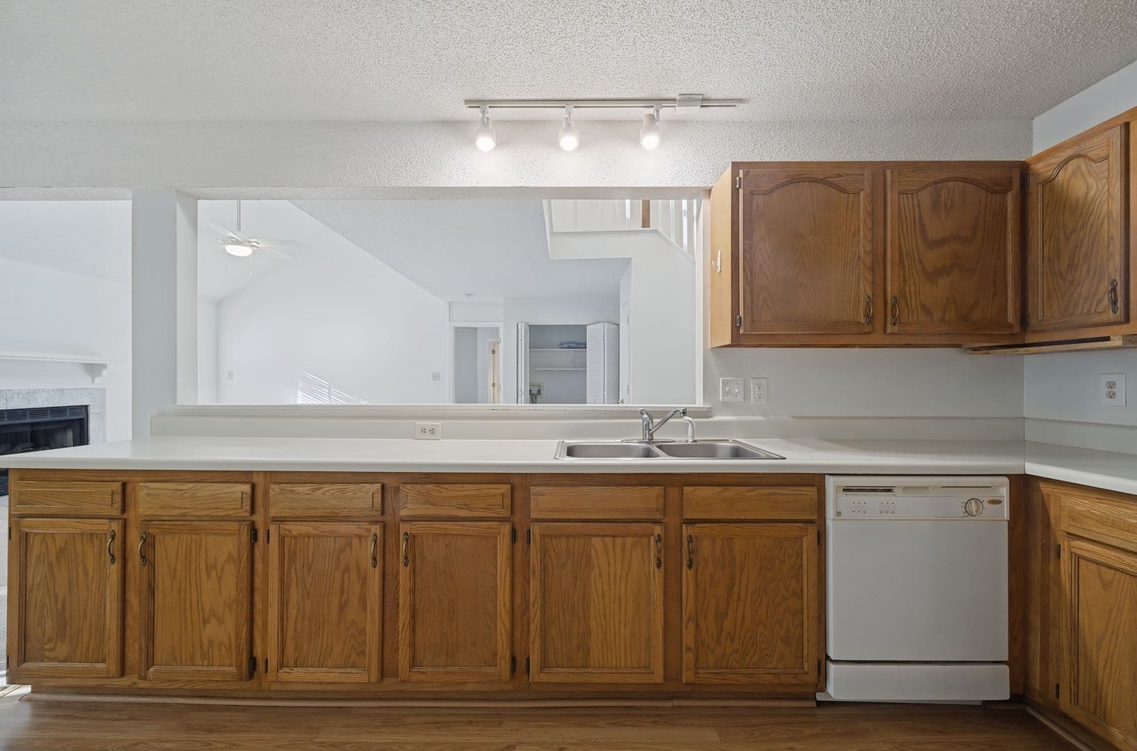 Yorktown House: 203 Lynns Way