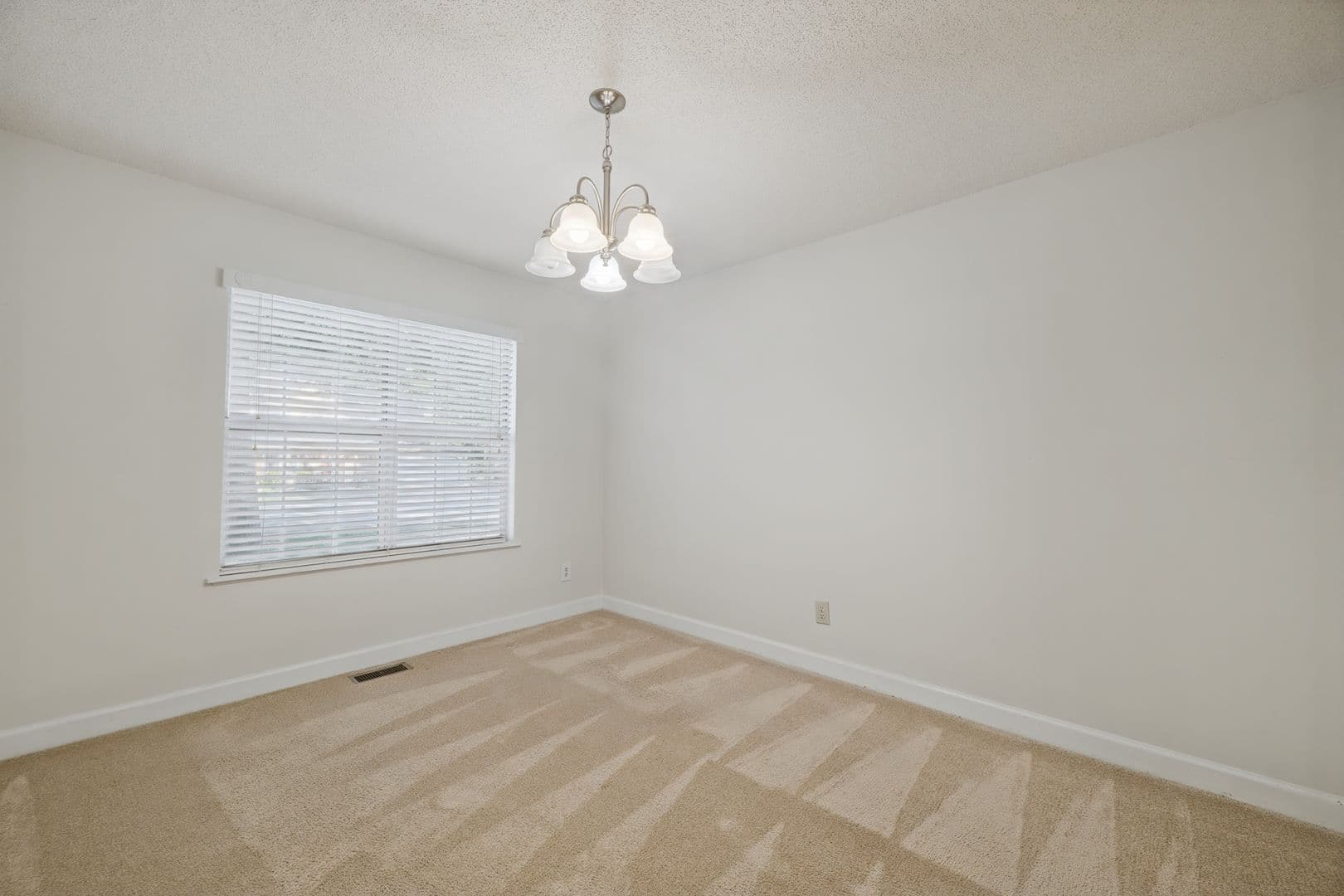 Yorktown House: 203 Lynns Way