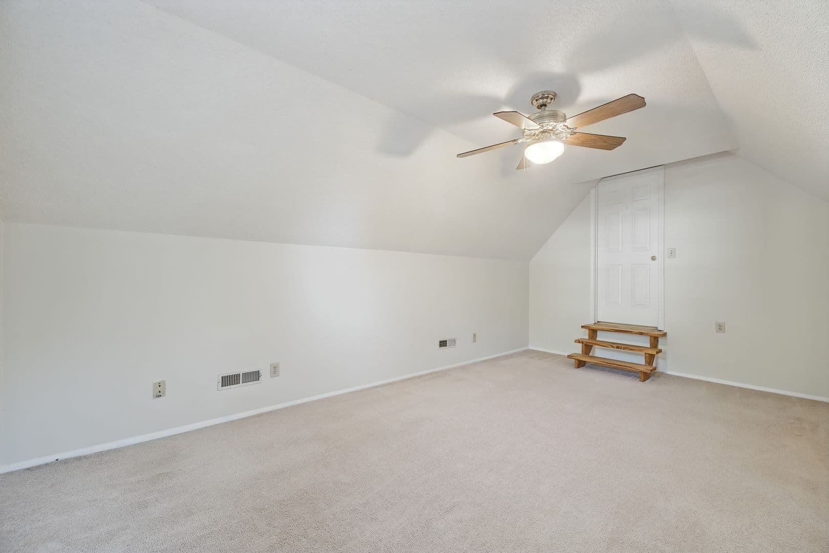 Yorktown House: 203 Lynns Way
