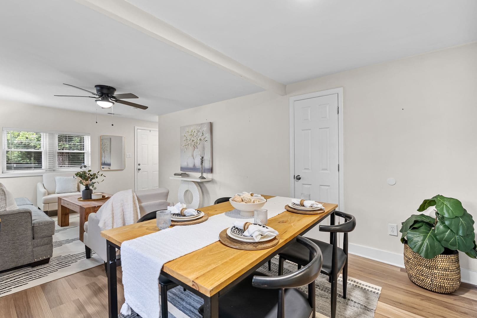 Williamsburg House: 5472 Olde Towne Rd