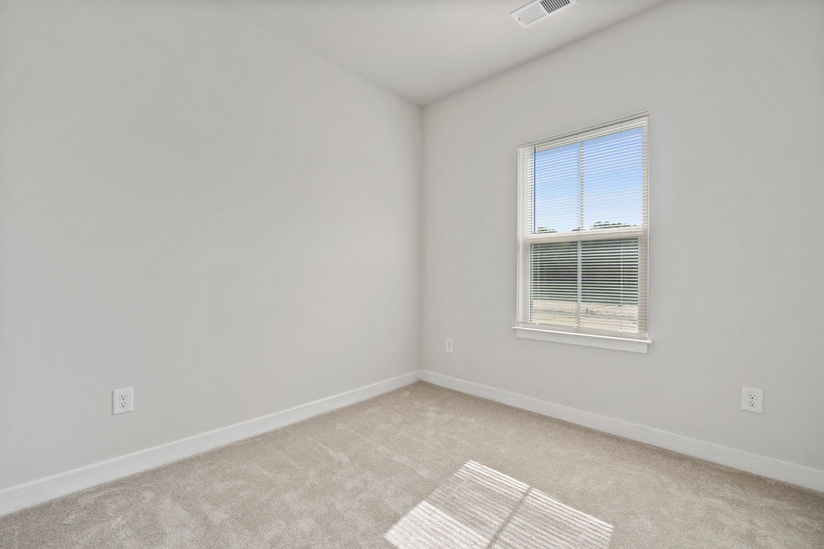 Poquoson Townhome: 109 Legacy Blvd