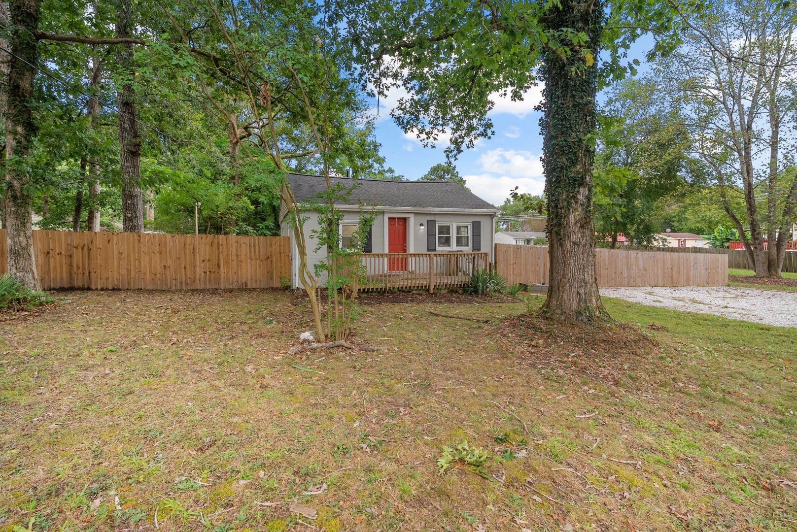 Williamsburg House: 5472 Olde Towne Rd