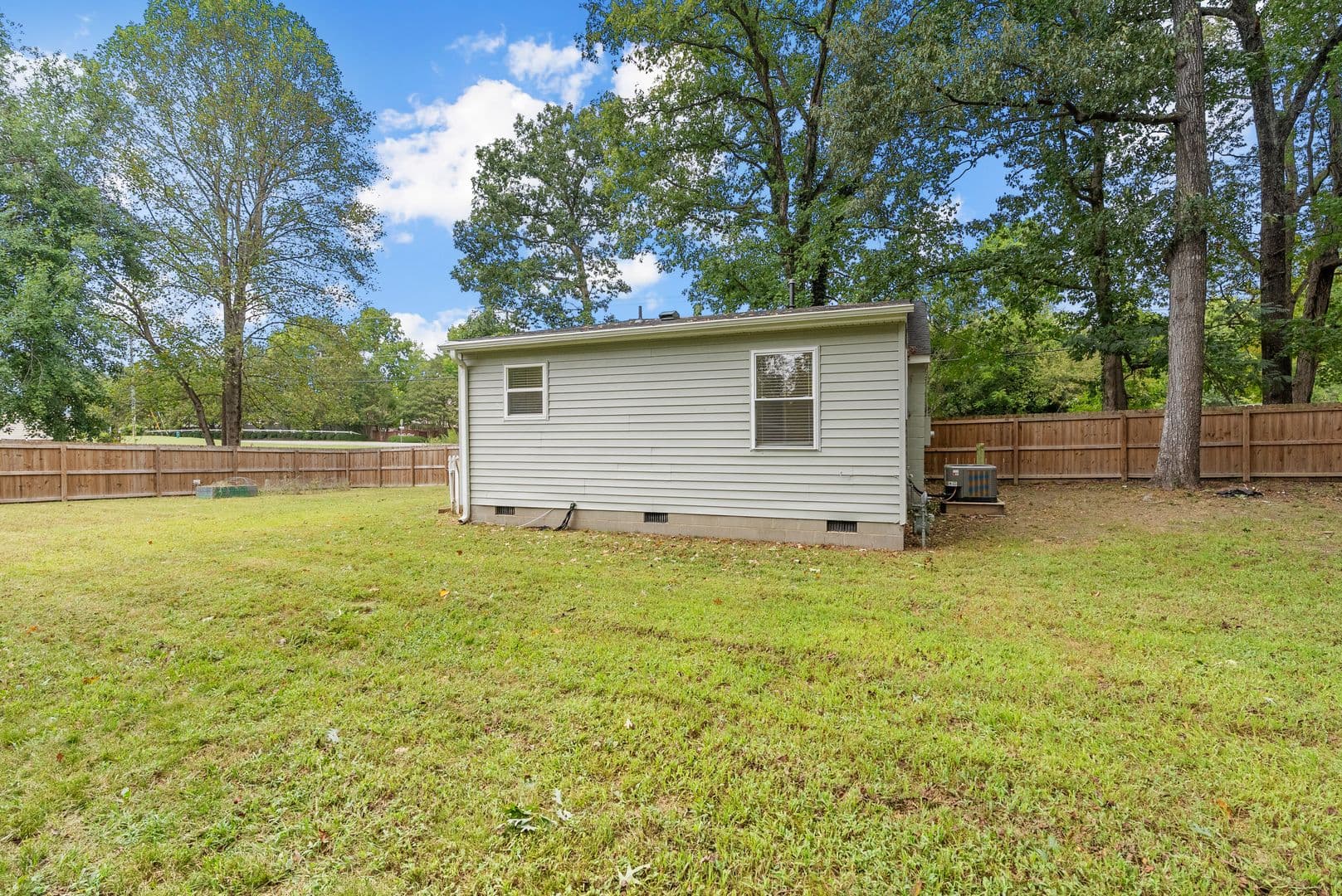 Williamsburg House: 5472 Olde Towne Rd