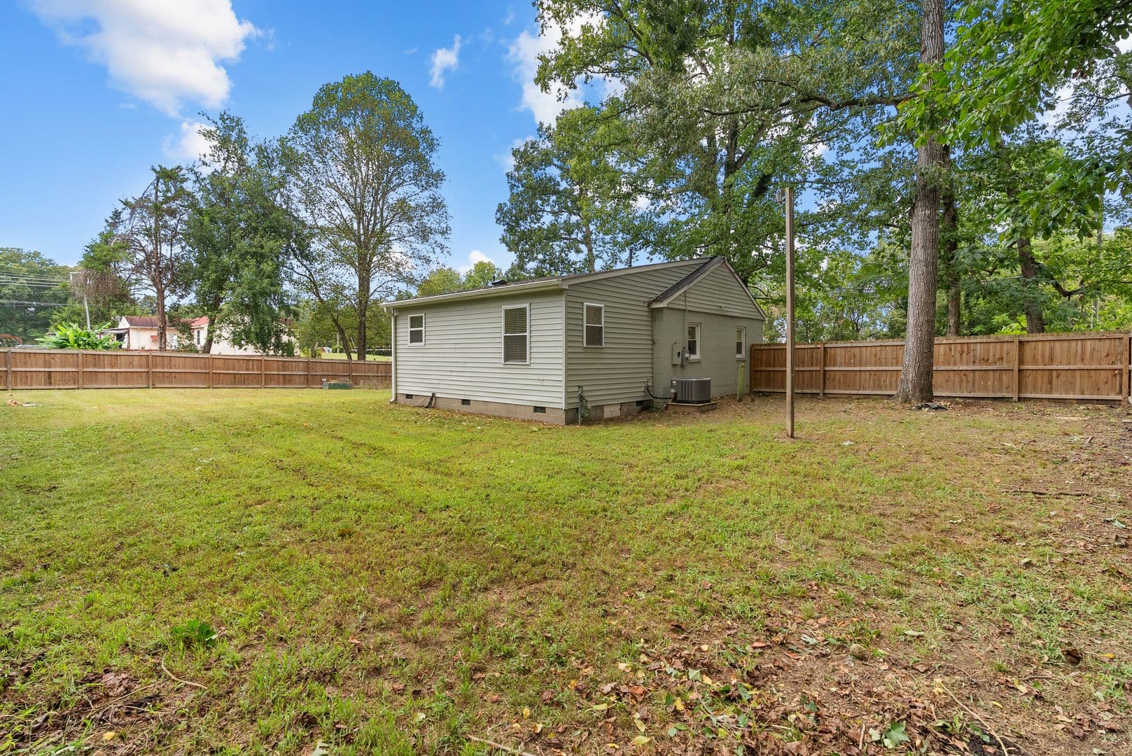 Williamsburg House: 5472 Olde Towne Rd