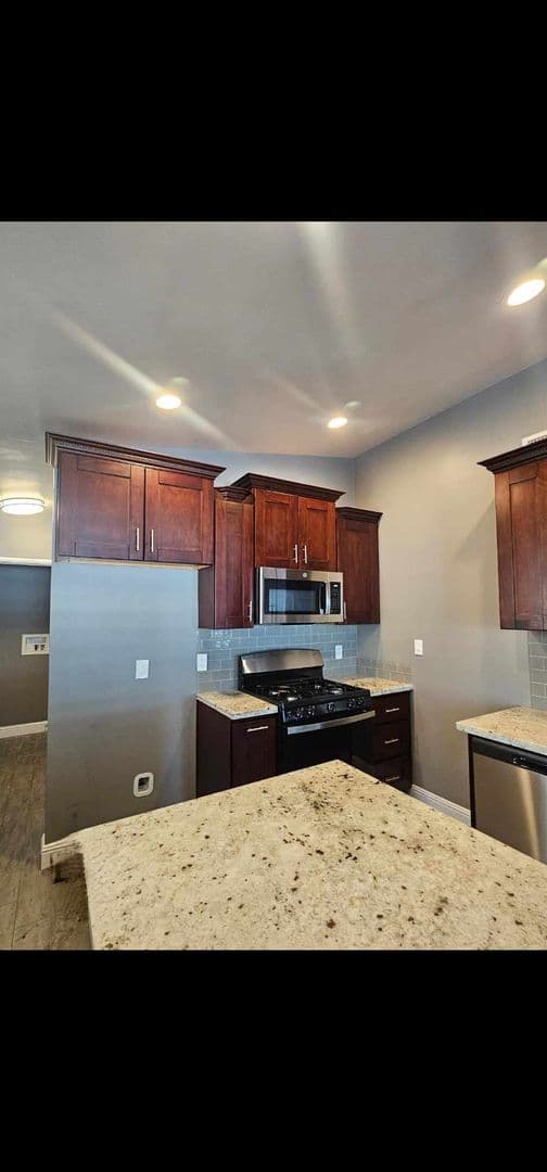 Riverside House: 2975 Robin Road