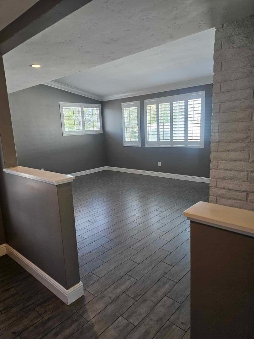 Riverside House: 2975 Robin Road