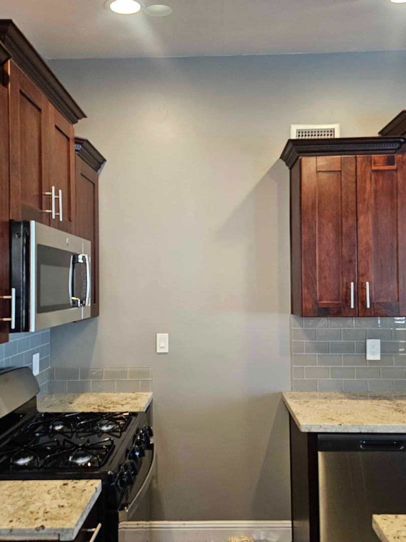 Riverside House: 2975 Robin Road