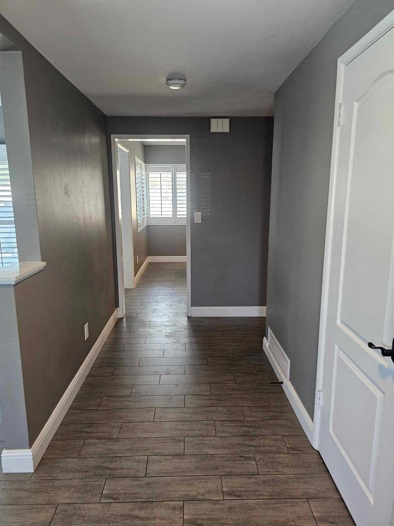 Riverside House: 2975 Robin Road
