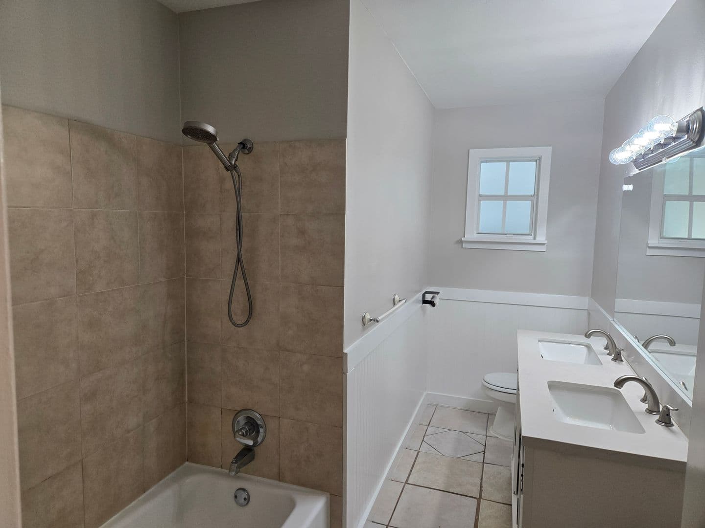 Melbourne House: 2216 Lakeview Dr