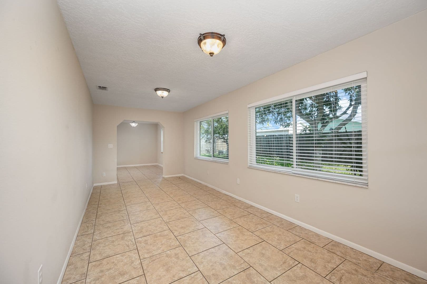Melbourne House: 511 Avignon Drive