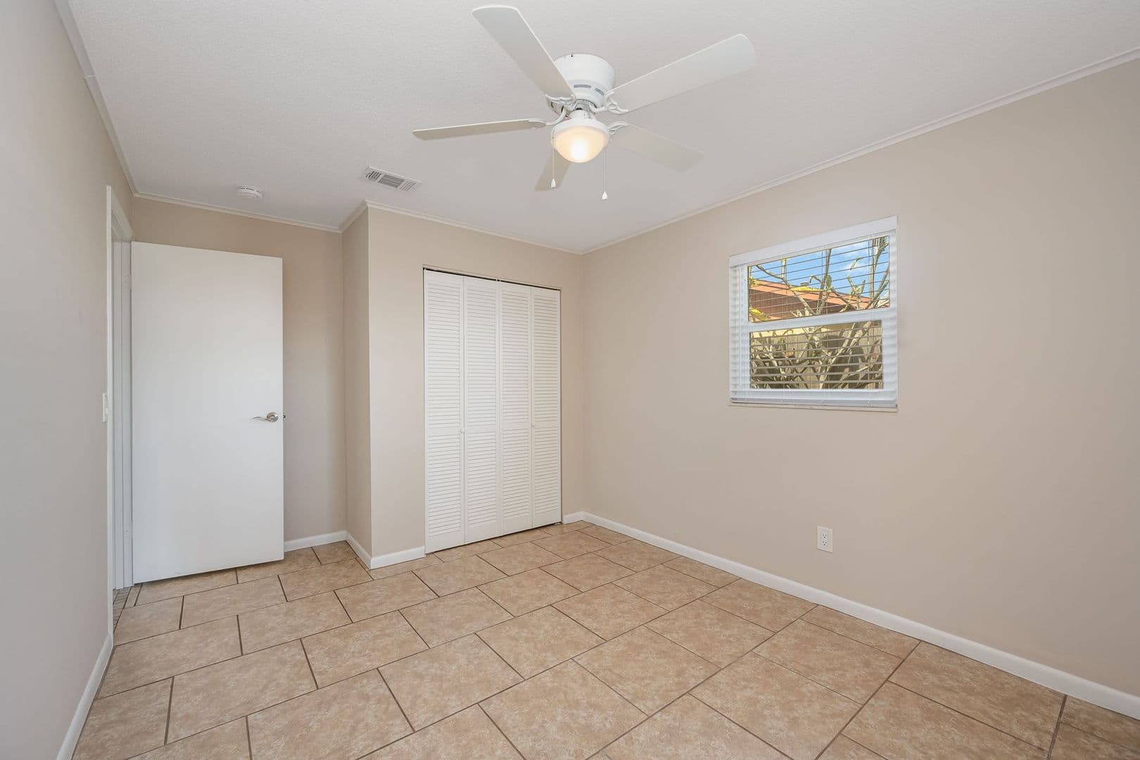 Melbourne House: 511 Avignon Drive