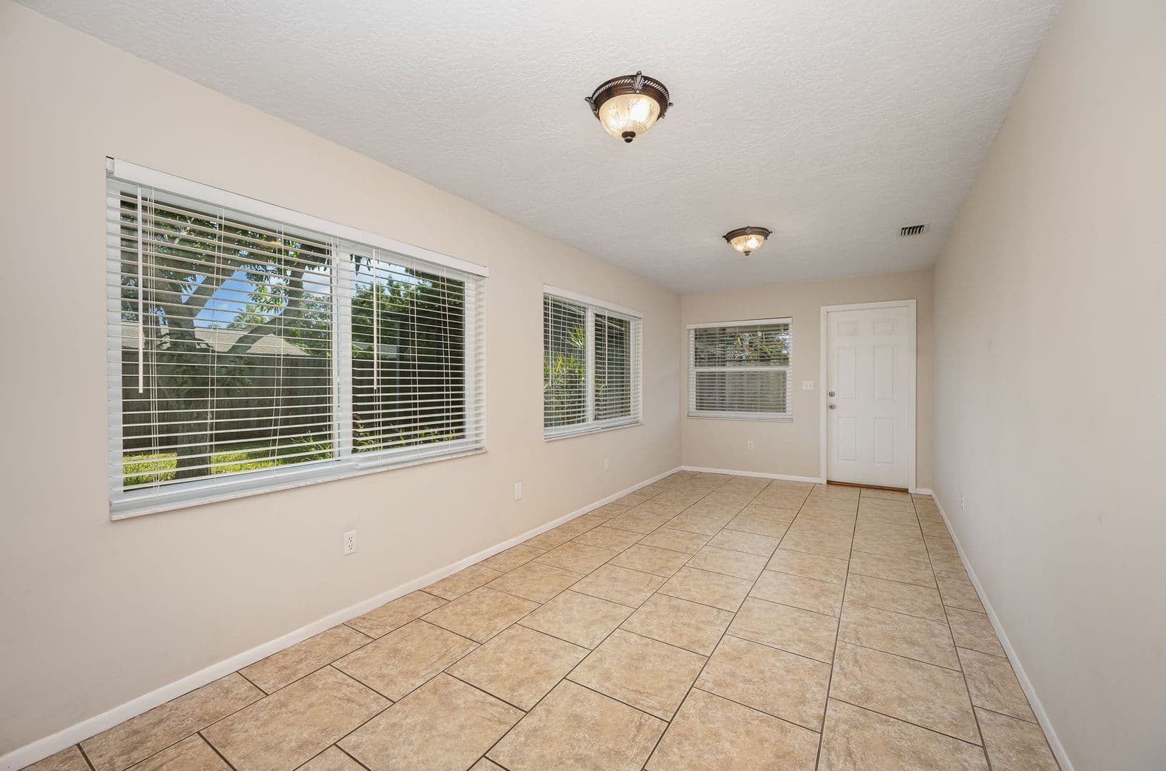 Melbourne House: 511 Avignon Drive