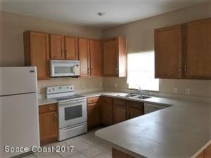 Melbourne House: 5393 Outlook Dr