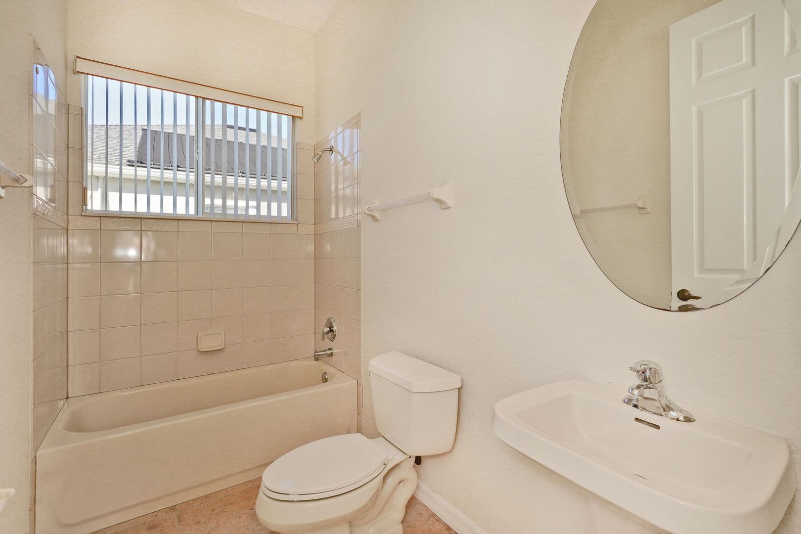 Melbourne House: 4449 Chastain Dr