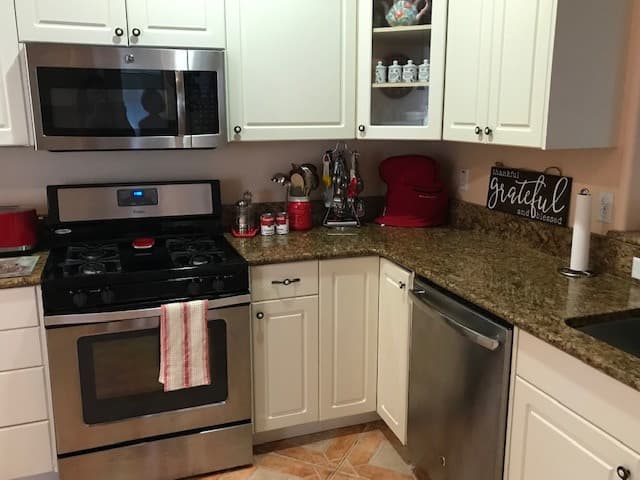 Rockledge House: 4320 Aberdeen Cir