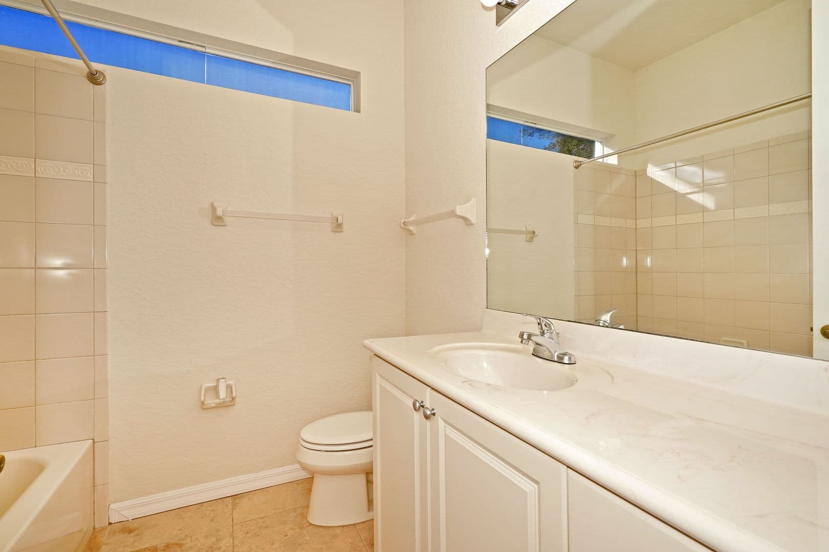 Melbourne House: 4449 Chastain Dr