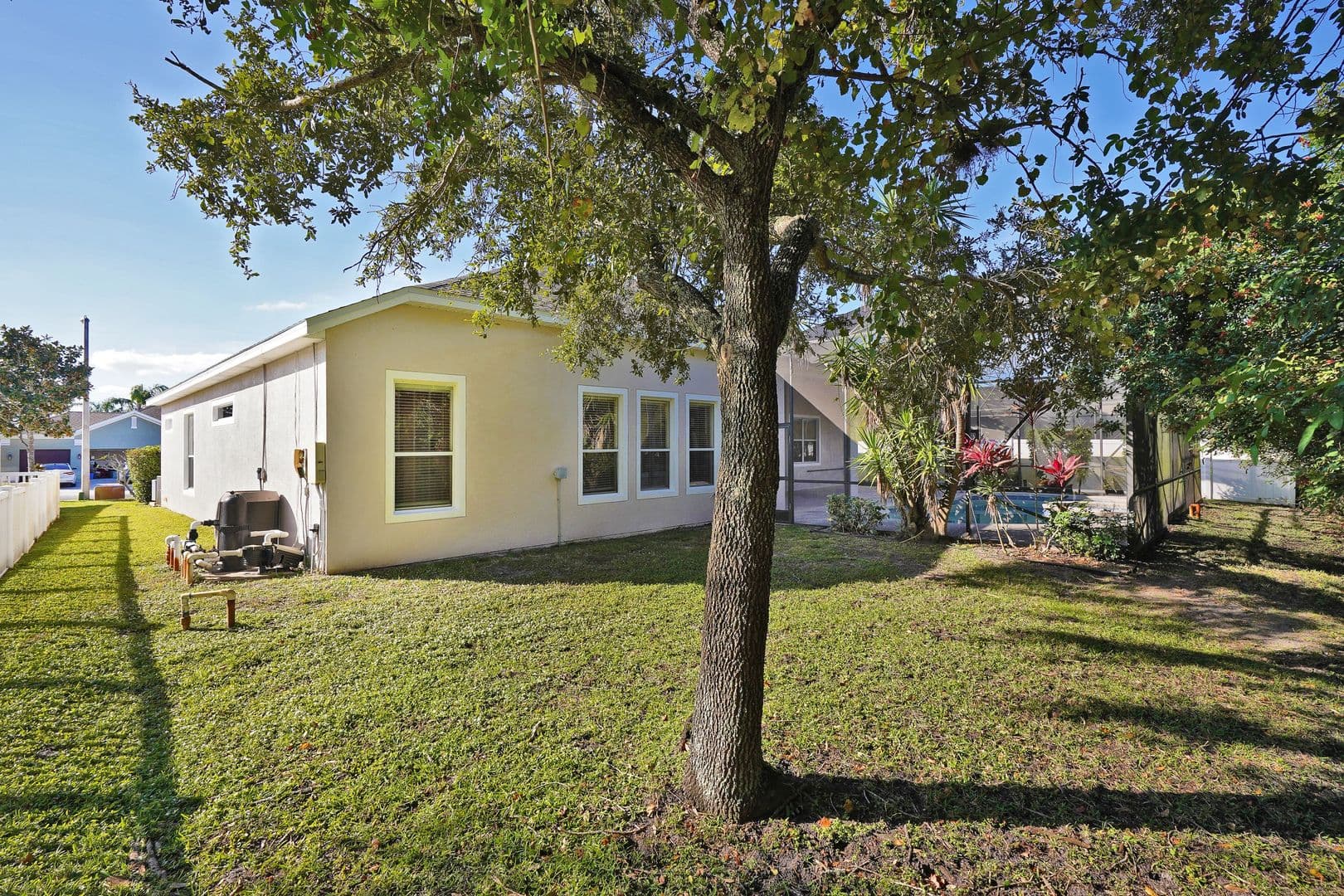 Melbourne House: 4449 Chastain Dr