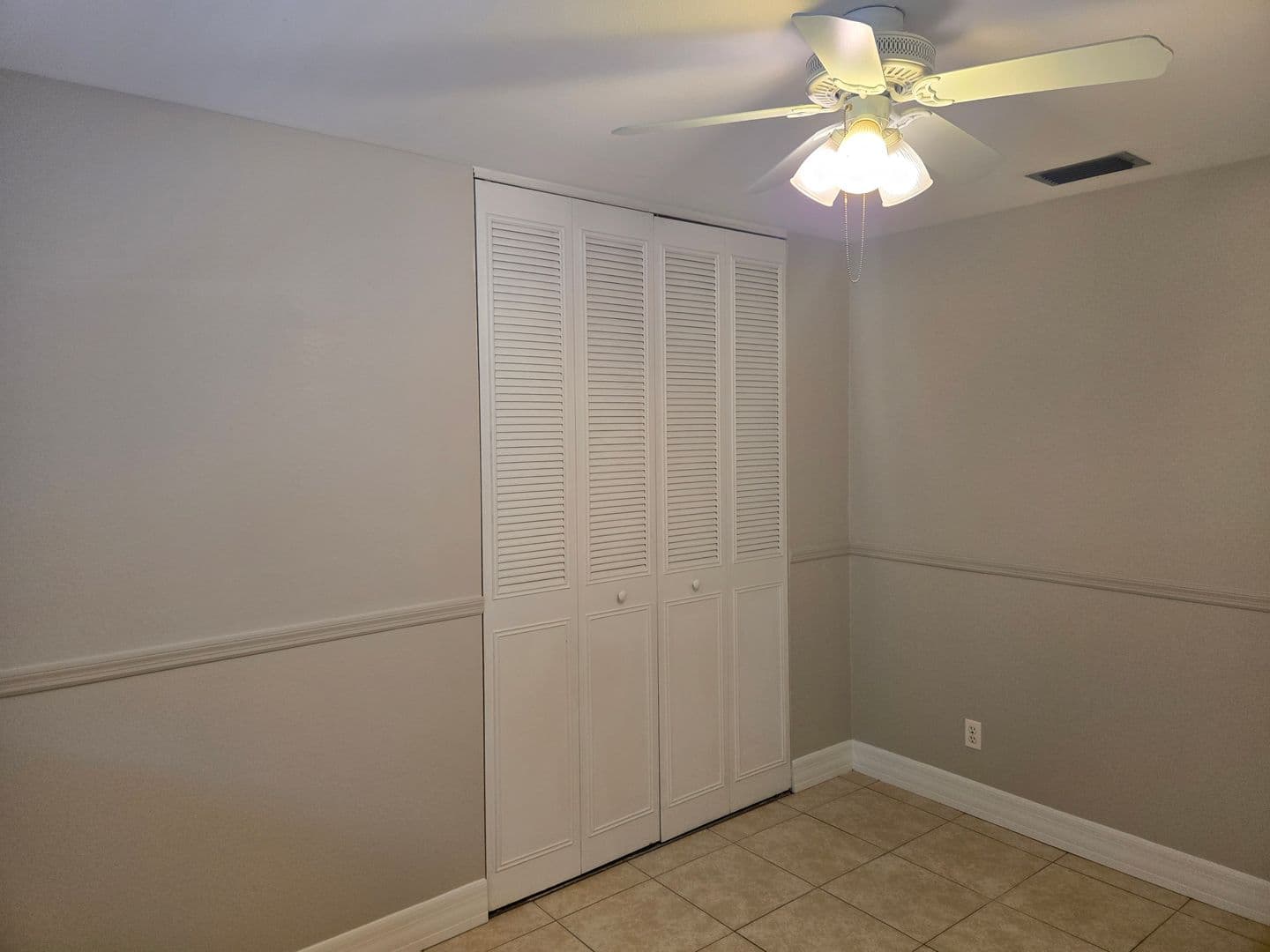 Melbourne House: 2216 Lakeview Dr