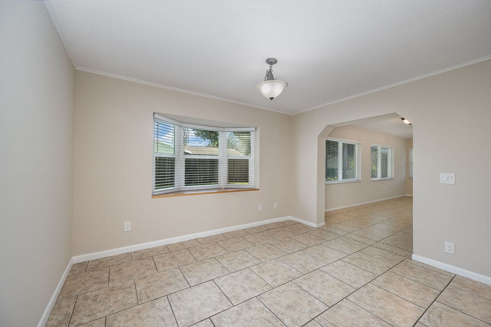 Melbourne House: 511 Avignon Drive
