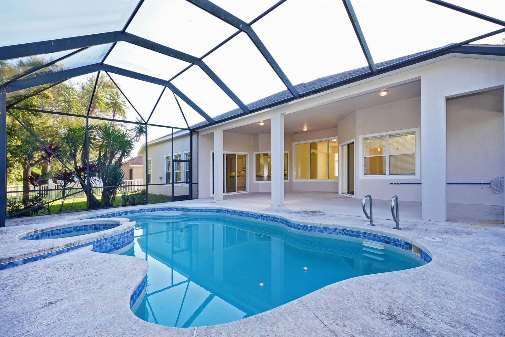 Melbourne House: 4449 Chastain Dr