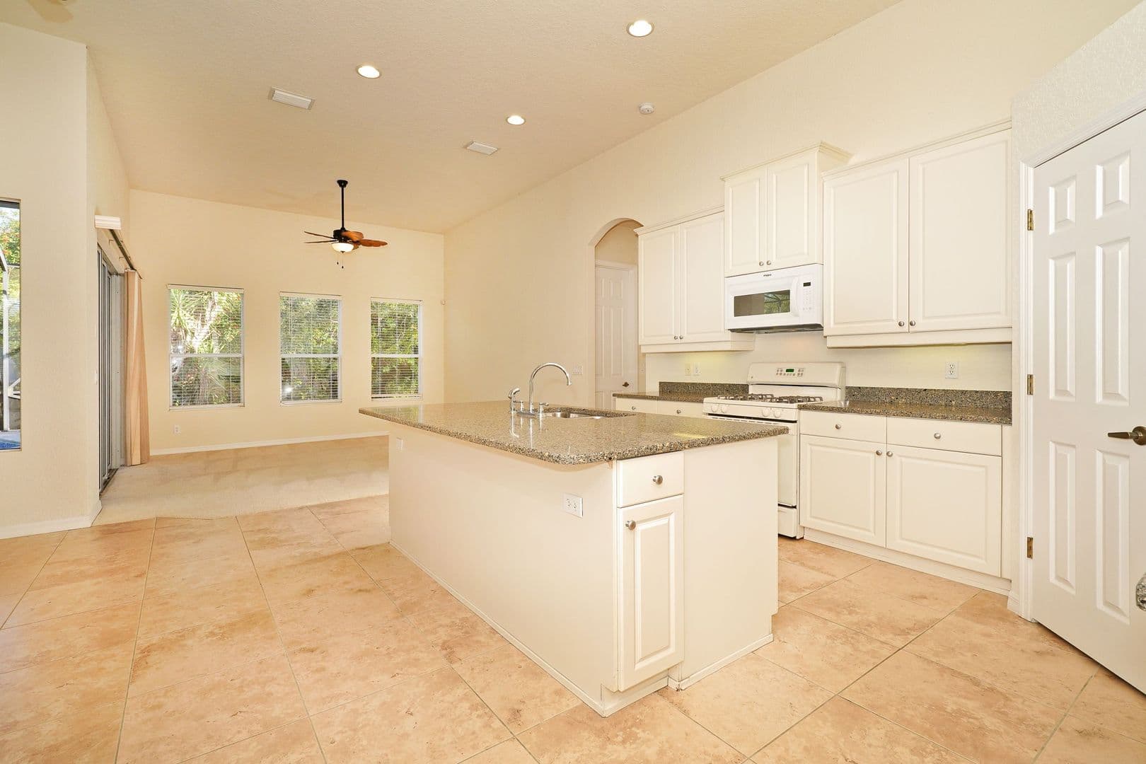 Melbourne House: 4449 Chastain Dr