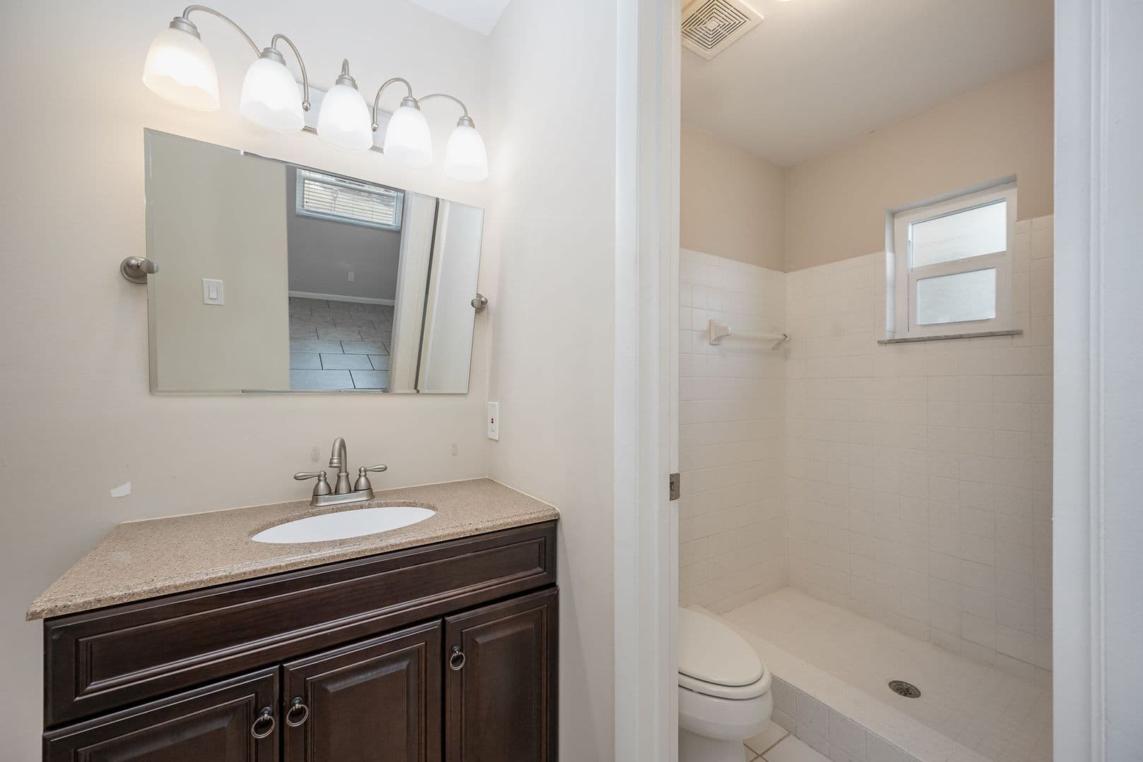 Melbourne House: 511 Avignon Drive