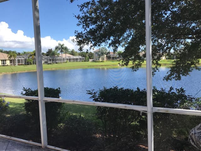 Rockledge House: 4320 Aberdeen Cir