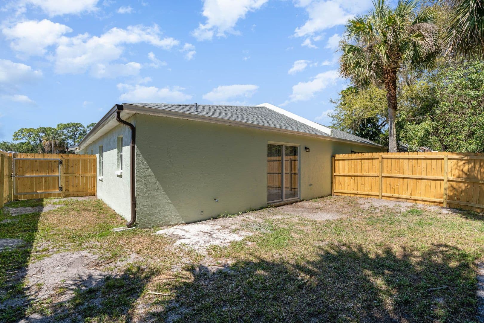 Cocoa House: 321 Sun Dial Ct
