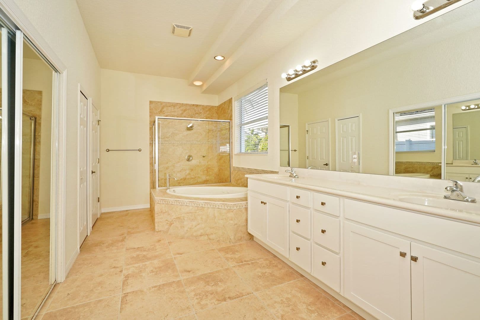 Melbourne House: 4449 Chastain Dr