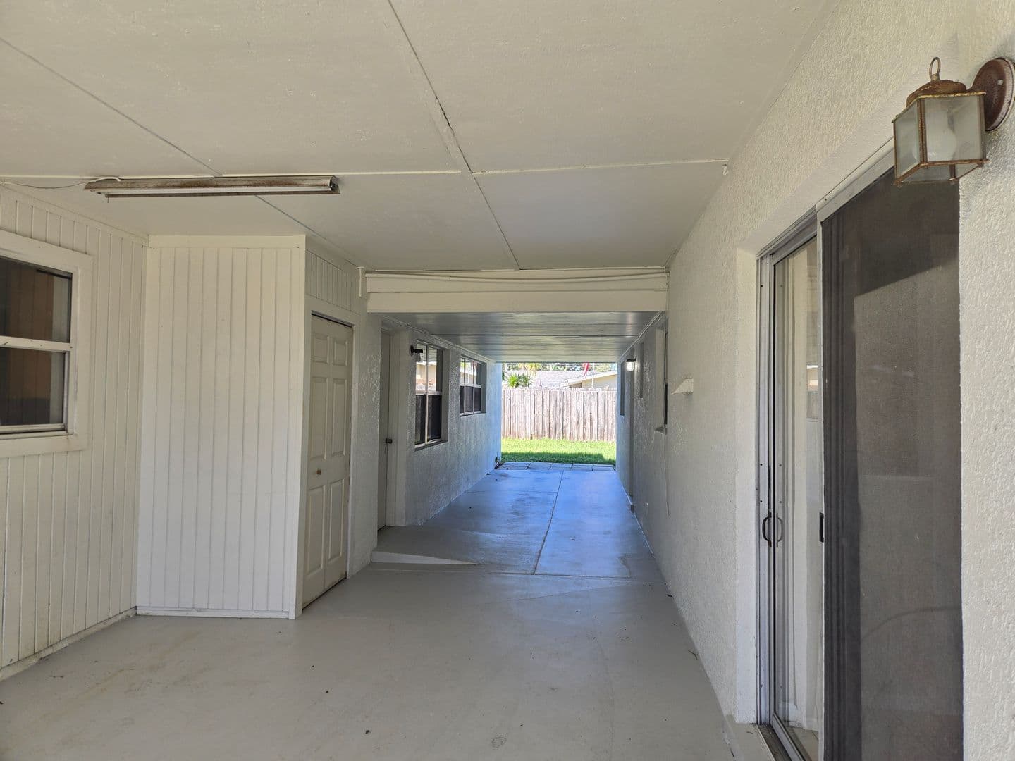 Melbourne House: 2216 Lakeview Dr