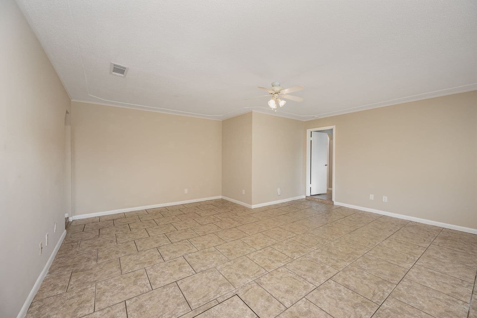 Melbourne House: 511 Avignon Drive