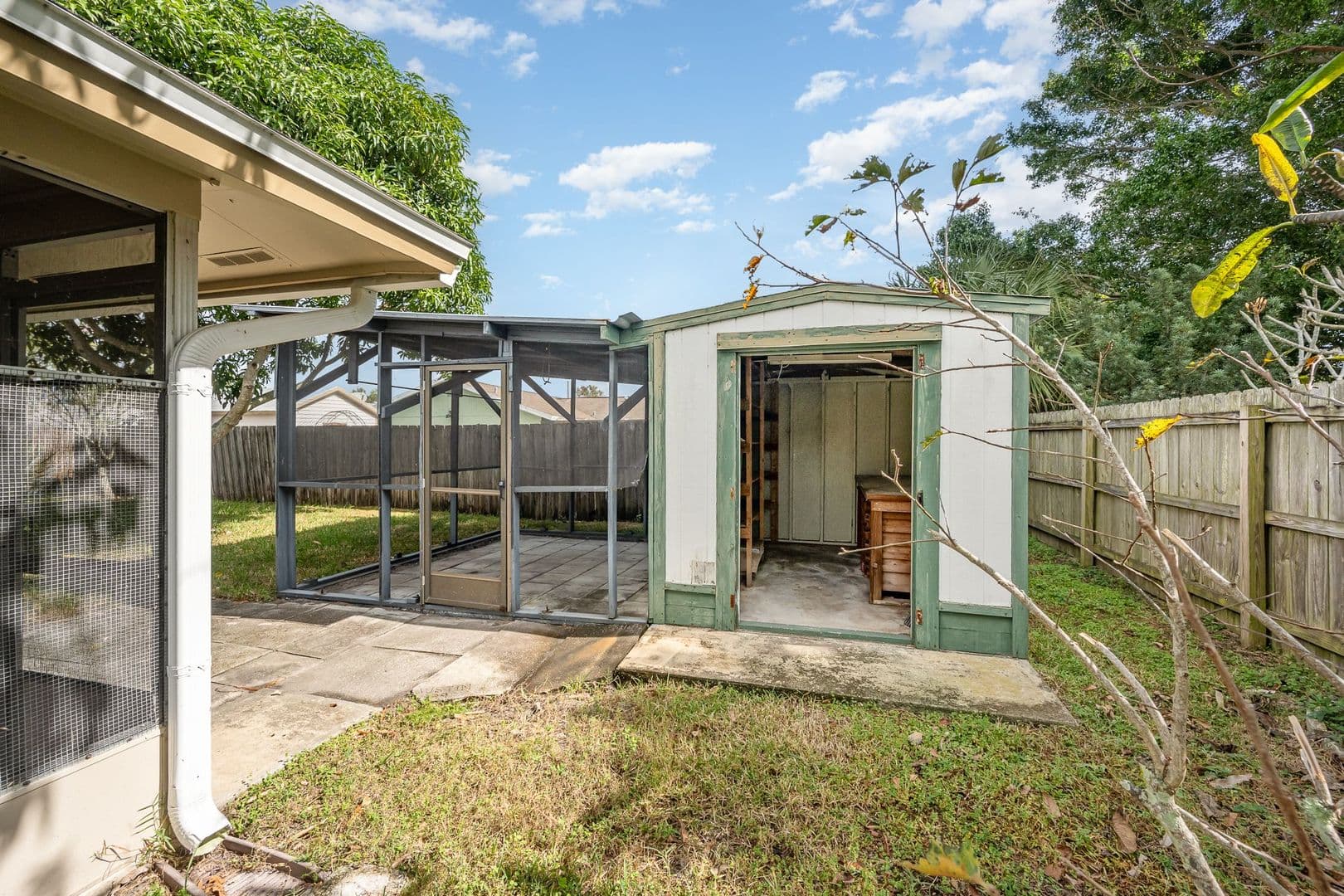 Melbourne House: 511 Avignon Drive