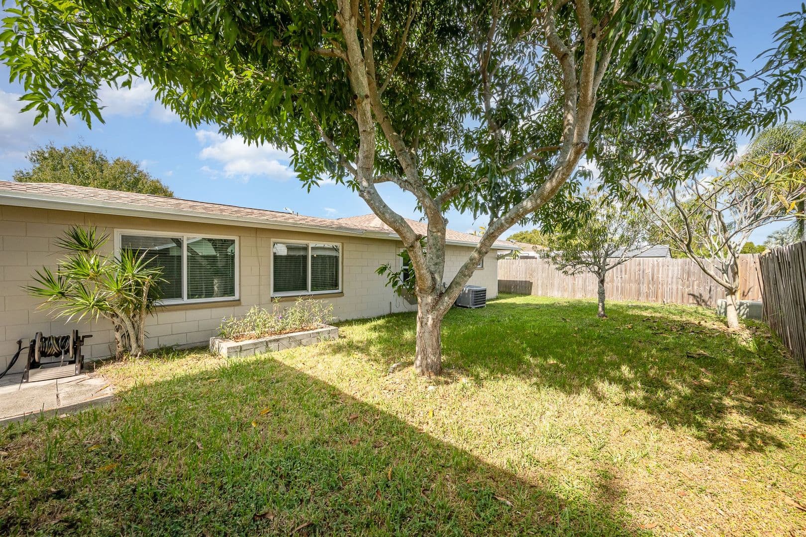 Melbourne House: 511 Avignon Drive